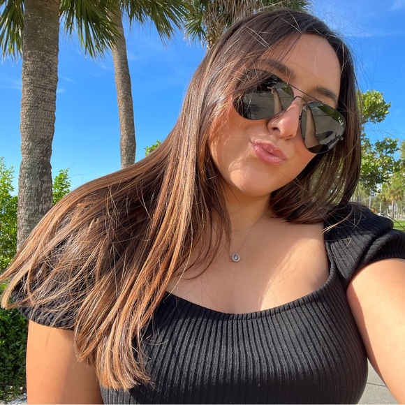 Meet your Posher, Jessica - Picture 1 of 1